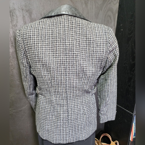 Women's wool jacket with leather collar - Picture 2 of 6